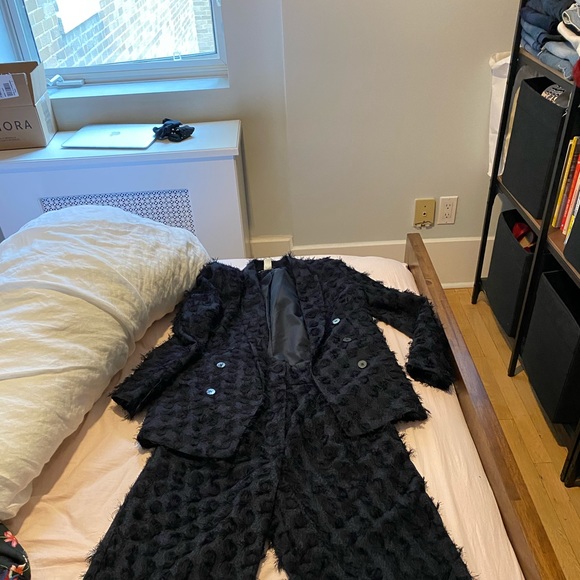 Suit - Picture 3 of 3